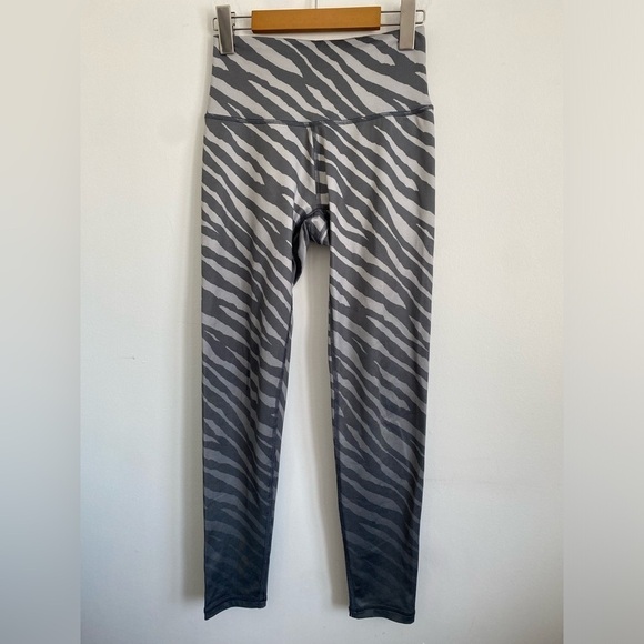 aerie Pants - Aerie High-Rise Zebra Ombre Print Legging Tight - M Medium